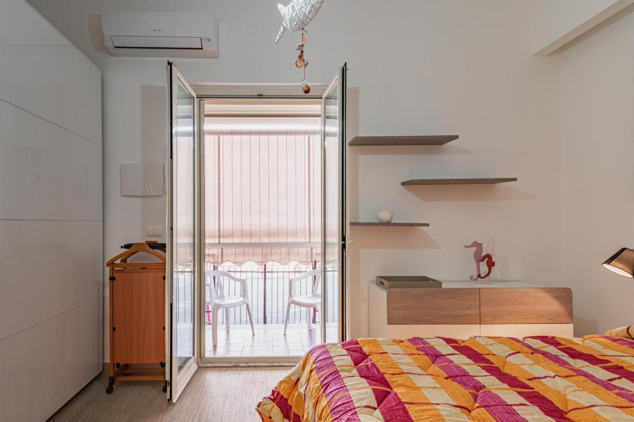 Naxos Bay Flat With Terrace 50 Meters From The Sea Giardini Naxos Exterior foto